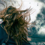 cheveux dans le vent